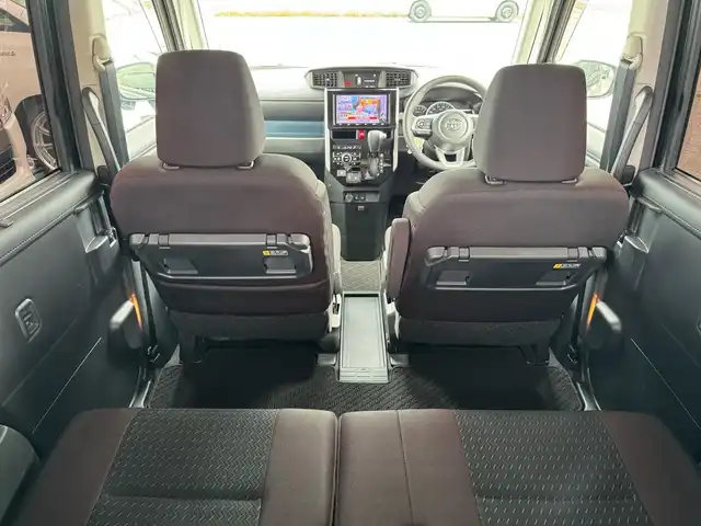 トヨタ ルーミー カスタムG－T 滋賀県 2022(令4)年 2.4万km ブラックマイカメタリック ワンオーナー/純正9インチフルセグナビ/　フルセグ Bluetooth CD DVD SD AM FM/パノラミックビューモニター/モデリスタエアロ /スマートアシスト/衝突回避支援ブレーキ/衝突警報機能/車線逸脱警報機能/路側逸脱警報/ふらつき警報/ブレーキ制御付誤発進抑制機能/先行車発進お知らせ機能/アダプティブドライビングビーム/サイドビューランプ/コーナーセンサー/標識認識機能/アダプティブクルーズコントロール/両側パワースライドドア/ビルトインETC/ローダウン（RSRダウンサス）純正サス積み込み/シートヒーター/純正15インチアルミ/純正ドアバイザー/純正フロアマット/スマートキー×2/