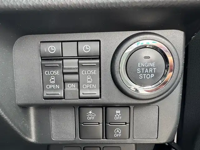 トヨタ ルーミー カスタムG－T 滋賀県 2022(令4)年 2.4万km ブラックマイカメタリック ワンオーナー/純正9インチフルセグナビ/　フルセグ Bluetooth CD DVD SD AM FM/パノラミックビューモニター/モデリスタエアロ /スマートアシスト/衝突回避支援ブレーキ/衝突警報機能/車線逸脱警報機能/路側逸脱警報/ふらつき警報/ブレーキ制御付誤発進抑制機能/先行車発進お知らせ機能/アダプティブドライビングビーム/サイドビューランプ/コーナーセンサー/標識認識機能/アダプティブクルーズコントロール/両側パワースライドドア/ビルトインETC/ローダウン（RSRダウンサス）純正サス積み込み/シートヒーター/純正15インチアルミ/純正ドアバイザー/純正フロアマット/スマートキー×2/