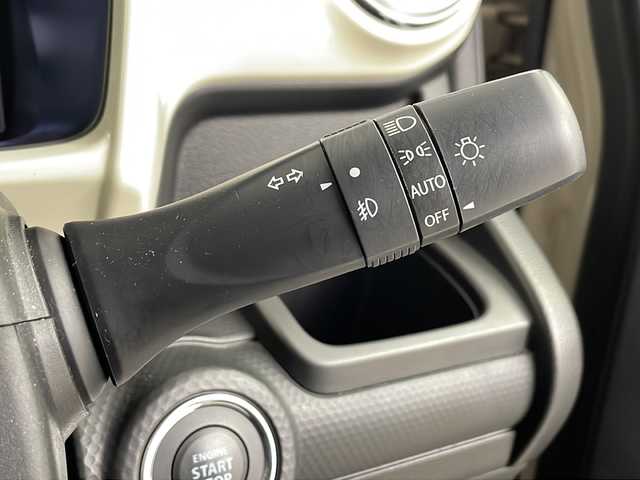 スズキ クロスビー HYBRID MZ 埼玉県 2019(平31)年 1.2万km キャラバンアイボリーパールメタリック/ホワイト 2トーンルーフ 純正ナビ/(TV/FM/AM/SD/BT/CD)/バックカメラ/アイドリングストップ/衝突被害軽減ブレーキ/車線逸脱抑制装置/クルーズコントロール/パドルシフト/オートマチックハイビーム/クリアランスソナー/ETC/前席シートヒーター/純正16インチアルミホイール/LEDヘッドライト/スマートキー/プッシュスタート/ドアバイザー/ウインカーミラー/フォグランプ/純正フロアマット/革巻きハンドル