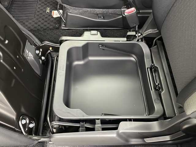 スズキ クロスビー HYBRID MZ 埼玉県 2019(平31)年 1.2万km キャラバンアイボリーパールメタリック/ホワイト 2トーンルーフ 純正ナビ/(TV/FM/AM/SD/BT/CD)/バックカメラ/アイドリングストップ/衝突被害軽減ブレーキ/車線逸脱抑制装置/クルーズコントロール/パドルシフト/オートマチックハイビーム/クリアランスソナー/ETC/前席シートヒーター/純正16インチアルミホイール/LEDヘッドライト/スマートキー/プッシュスタート/ドアバイザー/ウインカーミラー/フォグランプ/純正フロアマット/革巻きハンドル