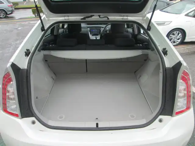 トヨタ プリウス S ツーリングセレクション 千葉県 2014(平26)年 4.7万km ホワイトパールクリスタルシャイン 社外9インチSDナビ・フルセグTV/バックカメラ/社外オーディオ【CD/SD/DVD/BT】/社外ドライブレコーダー/ヘッドライトウォッシャー/ウインカードアミラー/LEDヘッドライト/フォグランプ/スマートキー/ETC/H27、28、29、30、31、/　R2、3、4、6年記録簿有