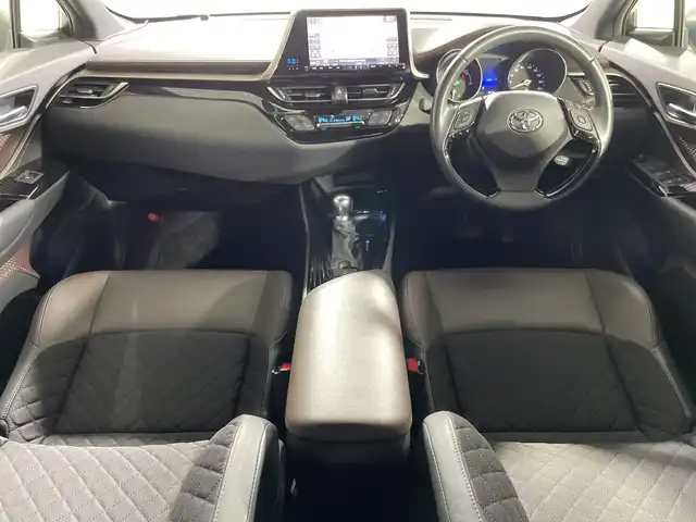 トヨタ Ｃ－ＨＲ ハイブリッド 1．8G 神奈川県 2017(平29)年 6.9万km ホワイトパールクリスタルシャイン アルパイン９型BIGXメモリーナビゲーション【９XV】/フルセグ　USB　CD　DVD　AUX　AM FM SD　HDMI　/バックカメラ/セーフティセンス/プリクラッシュセーフティシステム/レーンディパーチャーアラート/オートハイビーム/レーダークルーズコントロール/ブライドスポットモニター/前後クリアランスソナー/C-HRロゴ入りLEDヘッドランプ/シーケンシャルターンランプ/ドライブモード/ナノイー/電子パーキング　オートホールド/ピアノブラック装飾革巻きステアリング/ダークブラウン革ブラックファブリックコンビシート/前席快適温熱シート/ビルトインETC/プッシュスタート/スマートキー/純正リアスポイラー/純正18インチアルミホイール/オートライト/LEDフロントフォグランプ/取説　保証書/スペアキー