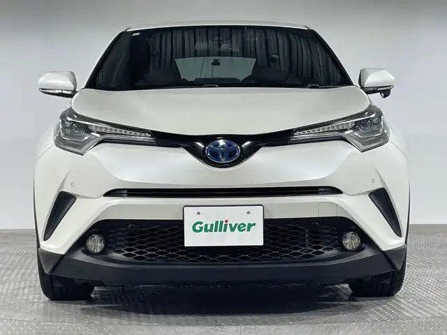 トヨタ Ｃ－ＨＲ ハイブリッド 1．8G 神奈川県 2017(平29)年 6.9万km ホワイトパールクリスタルシャイン アルパイン９型BIGXメモリーナビゲーション【９XV】/フルセグ　USB　CD　DVD　AUX　AM FM SD　HDMI　/バックカメラ/セーフティセンス/プリクラッシュセーフティシステム/レーンディパーチャーアラート/オートハイビーム/レーダークルーズコントロール/ブライドスポットモニター/前後クリアランスソナー/C-HRロゴ入りLEDヘッドランプ/シーケンシャルターンランプ/ドライブモード/ナノイー/電子パーキング　オートホールド/ピアノブラック装飾革巻きステアリング/ダークブラウン革ブラックファブリックコンビシート/前席快適温熱シート/ビルトインETC/プッシュスタート/スマートキー/純正リアスポイラー/純正18インチアルミホイール/オートライト/LEDフロントフォグランプ/取説　保証書/スペアキー