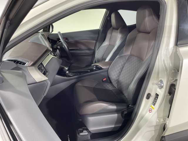 トヨタ Ｃ－ＨＲ ハイブリッド 1．8G 神奈川県 2017(平29)年 6.9万km ホワイトパールクリスタルシャイン アルパイン９型BIGXメモリーナビゲーション【９XV】/フルセグ　USB　CD　DVD　AUX　AM FM SD　HDMI　/バックカメラ/セーフティセンス/プリクラッシュセーフティシステム/レーンディパーチャーアラート/オートハイビーム/レーダークルーズコントロール/ブライドスポットモニター/前後クリアランスソナー/C-HRロゴ入りLEDヘッドランプ/シーケンシャルターンランプ/ドライブモード/ナノイー/電子パーキング　オートホールド/ピアノブラック装飾革巻きステアリング/ダークブラウン革ブラックファブリックコンビシート/前席快適温熱シート/ビルトインETC/プッシュスタート/スマートキー/純正リアスポイラー/純正18インチアルミホイール/オートライト/LEDフロントフォグランプ/取説　保証書/スペアキー