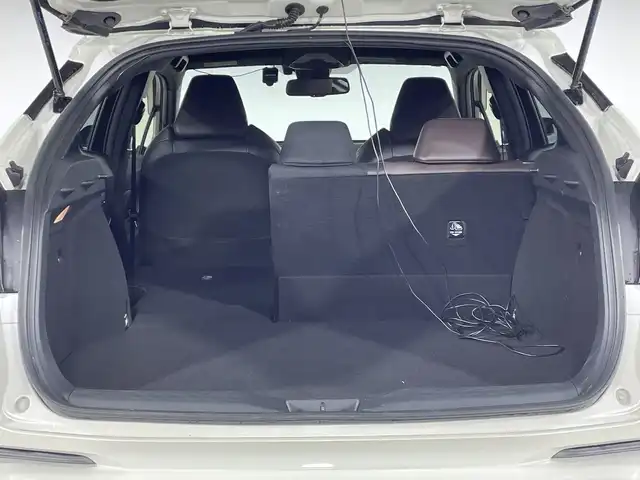 トヨタ Ｃ－ＨＲ ハイブリッド 1．8G 神奈川県 2017(平29)年 6.9万km ホワイトパールクリスタルシャイン アルパイン９型BIGXメモリーナビゲーション【９XV】/フルセグ　USB　CD　DVD　AUX　AM FM SD　HDMI　/バックカメラ/セーフティセンス/プリクラッシュセーフティシステム/レーンディパーチャーアラート/オートハイビーム/レーダークルーズコントロール/ブライドスポットモニター/前後クリアランスソナー/C-HRロゴ入りLEDヘッドランプ/シーケンシャルターンランプ/ドライブモード/ナノイー/電子パーキング　オートホールド/ピアノブラック装飾革巻きステアリング/ダークブラウン革ブラックファブリックコンビシート/前席快適温熱シート/ビルトインETC/プッシュスタート/スマートキー/純正リアスポイラー/純正18インチアルミホイール/オートライト/LEDフロントフォグランプ/取説　保証書/スペアキー