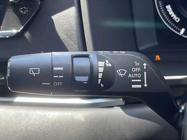 三菱 アウトランダー ＰＨＥＶ G 山口県 2022(令4)年 2.6万km ホワイトダイヤモンド 純正スマートフォン連携ナビ/・フルセグテレビ/・Bluetooth/・AM/FM/ワンオーナー/マルチアラウンドモニター/パワーバックドア/ヘッドアップディスプレイ/プラグインハイブリッド/スマートキー/プッシュスタート/クルーズコントロール（追従あり）/電動パーキングブレーキ/シートヒーター/ステアリングヒーター/パドルシフト/ルーフレール/シガーソケット/USB充電ポート/type-Cソケット×３/ペダルオペレーションモード/安全装置/・FCMブレーキアシスト/・誤発進抑制機能/・エマージェンシーストップシグナルシステム /マッドガード/リアバンパープロテクター