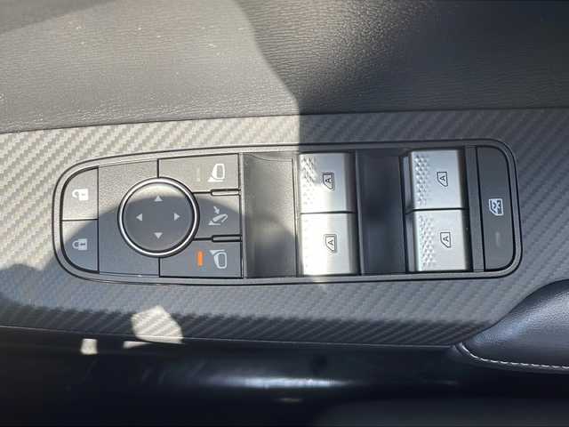 三菱 アウトランダー ＰＨＥＶ G 山口県 2022(令4)年 2.6万km ホワイトダイヤモンド 純正スマートフォン連携ナビ/・フルセグテレビ/・Bluetooth/・AM/FM/ワンオーナー/マルチアラウンドモニター/パワーバックドア/ヘッドアップディスプレイ/プラグインハイブリッド/スマートキー/プッシュスタート/クルーズコントロール（追従あり）/電動パーキングブレーキ/シートヒーター/ステアリングヒーター/パドルシフト/ルーフレール/シガーソケット/USB充電ポート/type-Cソケット×３/ペダルオペレーションモード/安全装置/・FCMブレーキアシスト/・誤発進抑制機能/・エマージェンシーストップシグナルシステム /マッドガード/リアバンパープロテクター