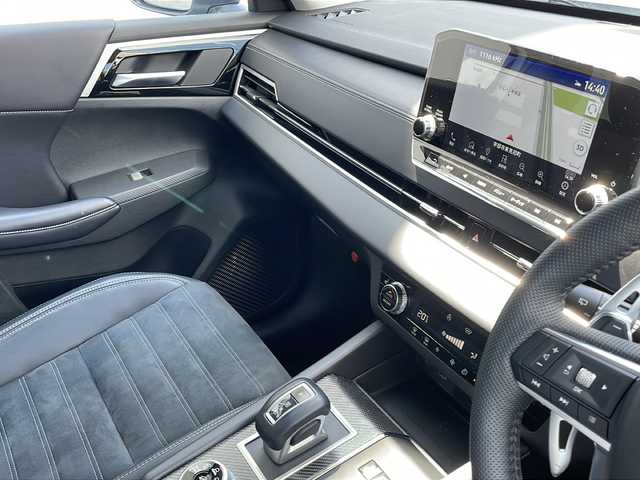 三菱 アウトランダー ＰＨＥＶ G 山口県 2022(令4)年 2.6万km ホワイトダイヤモンド 純正スマートフォン連携ナビ/・フルセグテレビ/・Bluetooth/・AM/FM/ワンオーナー/マルチアラウンドモニター/パワーバックドア/ヘッドアップディスプレイ/プラグインハイブリッド/スマートキー/プッシュスタート/クルーズコントロール（追従あり）/電動パーキングブレーキ/シートヒーター/ステアリングヒーター/パドルシフト/ルーフレール/シガーソケット/USB充電ポート/type-Cソケット×３/ペダルオペレーションモード/安全装置/・FCMブレーキアシスト/・誤発進抑制機能/・エマージェンシーストップシグナルシステム /マッドガード/リアバンパープロテクター