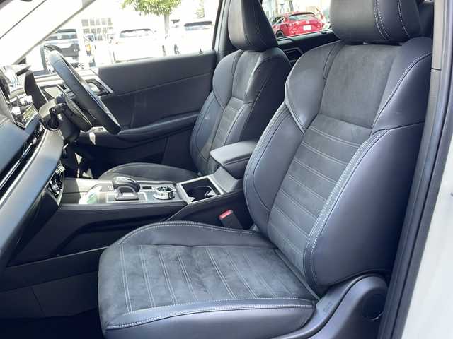 三菱 アウトランダー ＰＨＥＶ G 山口県 2022(令4)年 2.6万km ホワイトダイヤモンド 純正スマートフォン連携ナビ/・フルセグテレビ/・Bluetooth/・AM/FM/ワンオーナー/マルチアラウンドモニター/パワーバックドア/ヘッドアップディスプレイ/プラグインハイブリッド/スマートキー/プッシュスタート/クルーズコントロール（追従あり）/電動パーキングブレーキ/シートヒーター/ステアリングヒーター/パドルシフト/ルーフレール/シガーソケット/USB充電ポート/type-Cソケット×３/ペダルオペレーションモード/安全装置/・FCMブレーキアシスト/・誤発進抑制機能/・エマージェンシーストップシグナルシステム /マッドガード/リアバンパープロテクター