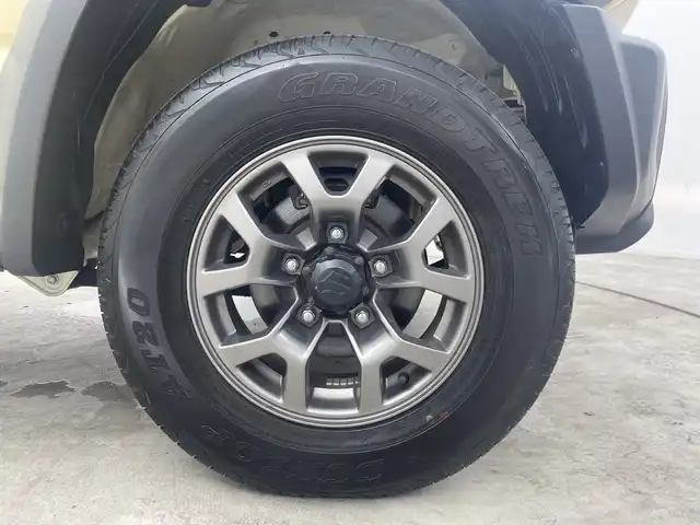 スズキ ジムニー シエラ JC 三重県 2023(令5)年 3.3万km シフォンアイボリーメタリックブラック2トーンルーフ 社外ナビ　/【ＣＤ／ＤＶＤ／ＳＤ／Ｂｌｕｅｔｏｏｔｈ／】/地デジ対応TV/衝突軽減ブレーキ　/クルーズコントロール　/ＬＥＤヘッドライト　/オートライト／オートハイビーム機能　/ステアリングリモコン　/ＥＴＣ　/シートヒーター