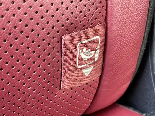 レクサス ＮＸ 300h Fスポーツ 佐賀県 2015(平27)年 8.3万km ブラック チルト＆スライド式ムーンルーフ/純正ナビゲーション/・AM/FM/CD/DVD/フルセグ/BT//・パノラミックビューモニター/赤黒コンビレザーシート/・パワーシート「運転席/助手席」/・シートベンチレーション「運転席/助手席」/・シートヒーター「運転席/助手席」/・シートメモリー/ブラインドスポットモニター/レーダー探知機/パドルシフト/ステアリングヒーター/パワーバックドア/電動パーキングブレーキ/・オートホールド機能付/純正18インチアルミホイール/純正フロアマット/革巻きステアリング/ステアリングリモコン/USB入力端子/スマートキー/ETC/新車保証書/取扱説明書/スペアキー1本/プリクラッシュセーフティシステム（PCS）/・レーダークルーズコントロール/・レーンディパーチャーアラート（LDA：車線逸脱警報）/・オートマチックハイビーム（AHB）/・リヤクロストラフィックアラート（RCTA） /・VSC（車両安定制御システム）/・TRC（トラクションコントロール）/・ABS（アンチロックブレーキシステム）/・EBD（電子制動力配分制御）/・ヒルスタートアシストコントロール