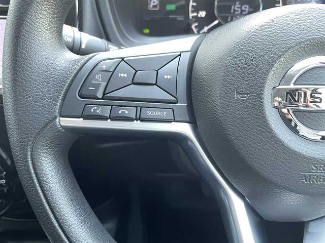 日産 ノート e－パワー X 千葉県 2018(平30)年 1.4万km ブリリアントシルバー 衝突被害低減ブレーキ/レーダークルーズ/レーンキープアシスト/前後ドライブレコーダー（SDなし）/全方位カメラ/ディーラーOPナビ/　・フルセグTV/CD/SD/DVD/Blue Tooth/LEDヘッドライト/　・オートライト/ETC/電格ミラー/ステアリングスイッチ/ドアバイザー/取説/保証書/スペアキー