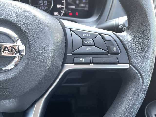 日産 ノート e－パワー X 千葉県 2018(平30)年 1.4万km ブリリアントシルバー 衝突被害低減ブレーキ/レーダークルーズ/レーンキープアシスト/前後ドライブレコーダー（SDなし）/全方位カメラ/ディーラーOPナビ/　・フルセグTV/CD/SD/DVD/Blue Tooth/LEDヘッドライト/　・オートライト/ETC/電格ミラー/ステアリングスイッチ/ドアバイザー/取説/保証書/スペアキー
