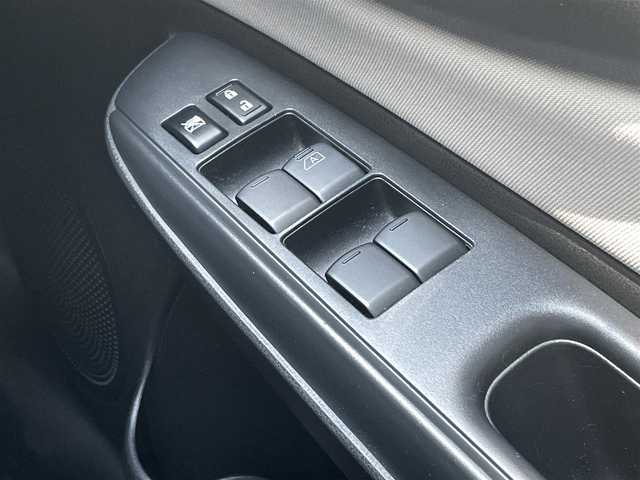 日産 ノート e－パワー X 千葉県 2018(平30)年 1.4万km ブリリアントシルバー 衝突被害低減ブレーキ/レーダークルーズ/レーンキープアシスト/前後ドライブレコーダー（SDなし）/全方位カメラ/ディーラーOPナビ/　・フルセグTV/CD/SD/DVD/Blue Tooth/LEDヘッドライト/　・オートライト/ETC/電格ミラー/ステアリングスイッチ/ドアバイザー/取説/保証書/スペアキー