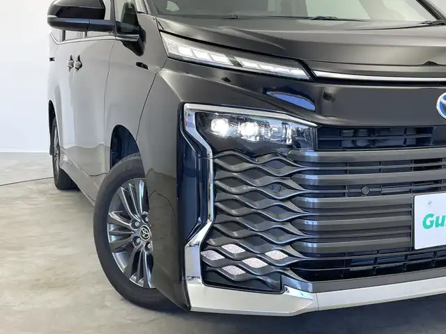 トヨタ ヴォクシー ハイブリッド S－Z 新潟県 2022(令4)年 4.1万km アティチュードブラックマイカ 純正10.5インチメモリナビ（Bluetooth・CD・DVD・USB）/両側パワースライドドア　/バックカメラ　/フルセグ　/ハーフレザーシート　/前席シートヒーター　/純正ビルトインETC2.0　/レーンキープアシスト　/追従クルーズコントロール/前後コーナーセンサー　/LEDオートライト/オートマチックハイビーム/衝突被害軽減システム/前後ドライブレコーダー/４WD/１００V充電/アイドリングストップ/革巻きステアリング/ステアリングリモコン/電子パーキングホールド/ドライブEVモード/純正フロアマット/純正１６インチアルミホイール/スマートキー