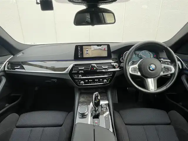 ＢＭＷ ５２３ｄ Mスポーツ 東京都 2017(平29)年 4.4万km ソフィスト・グレー・ブリリアント・エフェクト タッチパネルiDriveナビ/360°カメラ/Bluetooth接続/USB接続/インテリジェントセーフティパッケージ/アダプティブクルーズコントロール/LCW/LDW/ステアリングアシスト/アダプティブLEDヘッドライト/オートハイビーム/パドルシフト/レインセンサー/オートホールド/パワーバックドア/フットオープナー/ミラー型ETC/6色アンビエントL/D席/N席パワーシート/ドライブレコーダー/社外ブラックドニーG/社外センターキャップ/サイドエアバック/カーテンエアバック/純正19インチアルミホイール