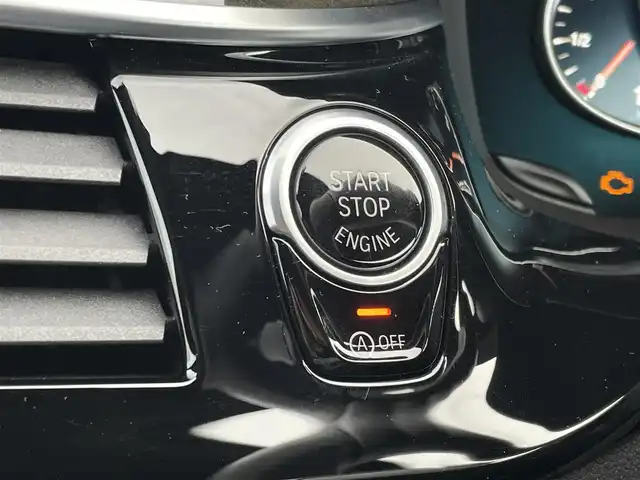 ＢＭＷ ５２３ｄ Mスポーツ 東京都 2017(平29)年 4.4万km ソフィスト・グレー・ブリリアント・エフェクト タッチパネルiDriveナビ/360°カメラ/Bluetooth接続/USB接続/インテリジェントセーフティパッケージ/アダプティブクルーズコントロール/LCW/LDW/ステアリングアシスト/アダプティブLEDヘッドライト/オートハイビーム/パドルシフト/レインセンサー/オートホールド/パワーバックドア/フットオープナー/ミラー型ETC/6色アンビエントL/D席/N席パワーシート/ドライブレコーダー/社外ブラックドニーG/社外センターキャップ/サイドエアバック/カーテンエアバック/純正19インチアルミホイール