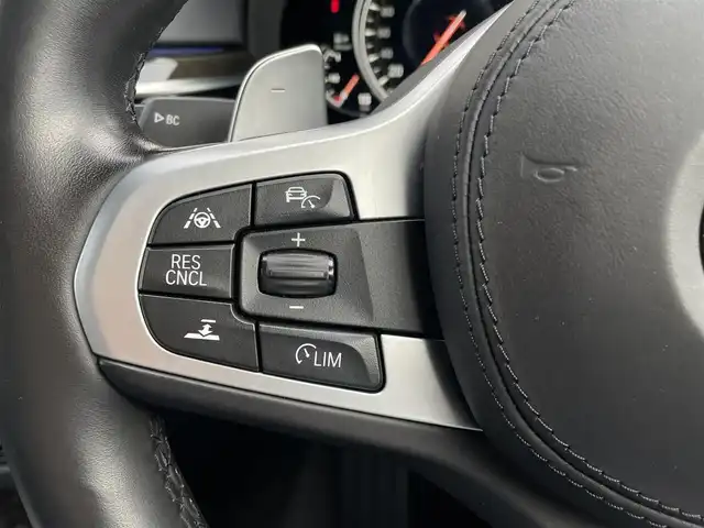 ＢＭＷ ５２３ｄ Mスポーツ 東京都 2017(平29)年 4.4万km ソフィスト・グレー・ブリリアント・エフェクト タッチパネルiDriveナビ/360°カメラ/Bluetooth接続/USB接続/インテリジェントセーフティパッケージ/アダプティブクルーズコントロール/LCW/LDW/ステアリングアシスト/アダプティブLEDヘッドライト/オートハイビーム/パドルシフト/レインセンサー/オートホールド/パワーバックドア/フットオープナー/ミラー型ETC/6色アンビエントL/D席/N席パワーシート/ドライブレコーダー/社外ブラックドニーG/社外センターキャップ/サイドエアバック/カーテンエアバック/純正19インチアルミホイール