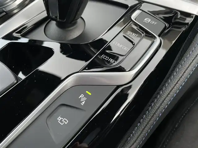ＢＭＷ ５２３ｄ Mスポーツ 東京都 2017(平29)年 4.4万km ソフィスト・グレー・ブリリアント・エフェクト タッチパネルiDriveナビ/360°カメラ/Bluetooth接続/USB接続/インテリジェントセーフティパッケージ/アダプティブクルーズコントロール/LCW/LDW/ステアリングアシスト/アダプティブLEDヘッドライト/オートハイビーム/パドルシフト/レインセンサー/オートホールド/パワーバックドア/フットオープナー/ミラー型ETC/6色アンビエントL/D席/N席パワーシート/ドライブレコーダー/社外ブラックドニーG/社外センターキャップ/サイドエアバック/カーテンエアバック/純正19インチアルミホイール