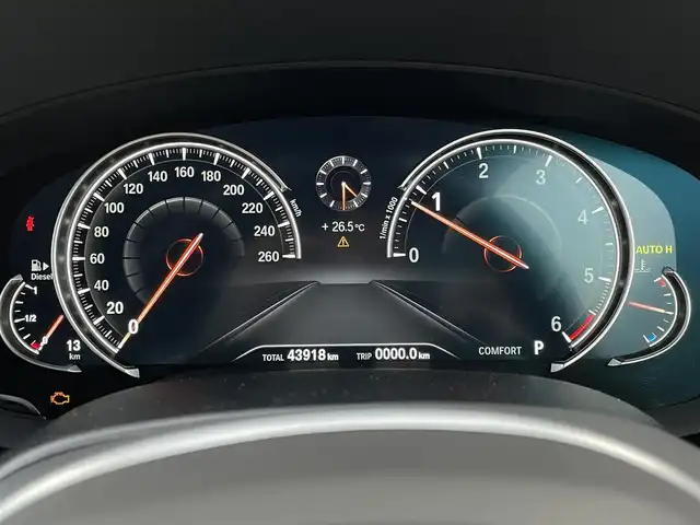 ＢＭＷ ５２３ｄ Mスポーツ 東京都 2017(平29)年 4.4万km ソフィスト・グレー・ブリリアント・エフェクト タッチパネルiDriveナビ/360°カメラ/Bluetooth接続/USB接続/インテリジェントセーフティパッケージ/アダプティブクルーズコントロール/LCW/LDW/ステアリングアシスト/アダプティブLEDヘッドライト/オートハイビーム/パドルシフト/レインセンサー/オートホールド/パワーバックドア/フットオープナー/ミラー型ETC/6色アンビエントL/D席/N席パワーシート/ドライブレコーダー/社外ブラックドニーG/社外センターキャップ/サイドエアバック/カーテンエアバック/純正19インチアルミホイール