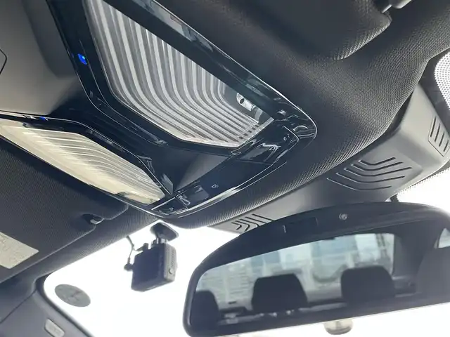 ＢＭＷ ５２３ｄ Mスポーツ 東京都 2017(平29)年 4.4万km ソフィスト・グレー・ブリリアント・エフェクト タッチパネルiDriveナビ/360°カメラ/Bluetooth接続/USB接続/インテリジェントセーフティパッケージ/アダプティブクルーズコントロール/LCW/LDW/ステアリングアシスト/アダプティブLEDヘッドライト/オートハイビーム/パドルシフト/レインセンサー/オートホールド/パワーバックドア/フットオープナー/ミラー型ETC/6色アンビエントL/D席/N席パワーシート/ドライブレコーダー/社外ブラックドニーG/社外センターキャップ/サイドエアバック/カーテンエアバック/純正19インチアルミホイール