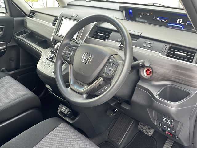 ホンダ フリード G ブラックスタイル 青森県 2024(令6)年 1.8万km プラチナホワイトパール 4WD/社外メモリナビ・ワンセグTV/CD・DVD・Bluetooth・・USB/バックカメラ/両側パワースライドドア/前席シートヒーター/ホンダセンシング/衝突軽減ブレーキ/追従クルーズコントロール/レーンキープアシスト/ビルトインETC/前方ドライブレコーダー/ワイパーデアイサー/LEDヘッドライト/オートライト/純正15インチアルミ