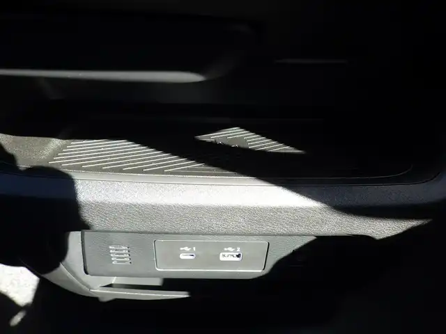 日産 セレナ e－パワー ハイウェイスター V 千葉県 2025(令7)年 0.1千km パールⅡ e-POWER　ハイウエイスターV　ヘッドランプ オートレベライザー+アダプティブLEDヘッドライトシステム+インテリジェント アラウンドビューモニター（移動物 検知機能付）+インテリジェント ルームミラー+アドバンスドドライブアシストディスプレイ（12.3インチカラーディスプレイ）+統合型インターフェースディスプレイ+ワイヤレス充電器+6スピーカー+NissanConnectナビゲーションシステム（地デジ内蔵）+車載通信ユニット（TCU［Telematics Control Unit］）+ETC2.0ユニット（ビルトインタイプ）+ドライブレコーダー（前後セット）+プロパイロット（ナビリンク機能付）+プロパイロット緊急停止支援システム（SOSコール機能付）+SOSコール（488/400円）/エマージェンシーブレーキ/プロパイロット/インテリジェントクルーズコントロール/インテリジェントルームミラー/ハンズフリー両側パワースライドドア/純正コネクトナビ/地デジTV/【Bluetooth接続】/アラウンドビューモニター/ドライブレコーダー/ワイヤレス充電/革巻きステアリング/ステアリングスイッチ/LEDヘッドライト/フォグライト/ウインカーミラー/コーナーセンサー/純正16インチアルミホイル