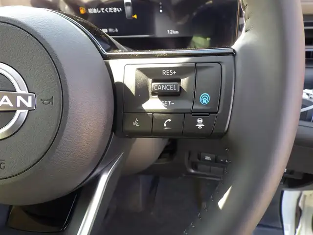 日産 セレナ e－パワー ハイウェイスター V 千葉県 2025(令7)年 0.1千km パールⅡ e-POWER　ハイウエイスターV　ヘッドランプ オートレベライザー+アダプティブLEDヘッドライトシステム+インテリジェント アラウンドビューモニター（移動物 検知機能付）+インテリジェント ルームミラー+アドバンスドドライブアシストディスプレイ（12.3インチカラーディスプレイ）+統合型インターフェースディスプレイ+ワイヤレス充電器+6スピーカー+NissanConnectナビゲーションシステム（地デジ内蔵）+車載通信ユニット（TCU［Telematics Control Unit］）+ETC2.0ユニット（ビルトインタイプ）+ドライブレコーダー（前後セット）+プロパイロット（ナビリンク機能付）+プロパイロット緊急停止支援システム（SOSコール機能付）+SOSコール（488/400円）/エマージェンシーブレーキ/プロパイロット/インテリジェントクルーズコントロール/インテリジェントルームミラー/ハンズフリー両側パワースライドドア/純正コネクトナビ/地デジTV/【Bluetooth接続】/アラウンドビューモニター/ドライブレコーダー/ワイヤレス充電/革巻きステアリング/ステアリングスイッチ/LEDヘッドライト/フォグライト/ウインカーミラー/コーナーセンサー/純正16インチアルミホイル