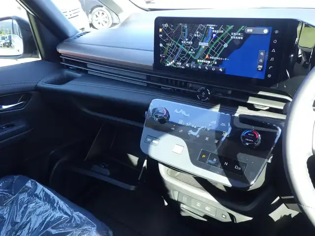 日産 セレナ e－パワー ハイウェイスター V 千葉県 2025(令7)年 0.1千km パールⅡ e-POWER　ハイウエイスターV　ヘッドランプ オートレベライザー+アダプティブLEDヘッドライトシステム+インテリジェント アラウンドビューモニター（移動物 検知機能付）+インテリジェント ルームミラー+アドバンスドドライブアシストディスプレイ（12.3インチカラーディスプレイ）+統合型インターフェースディスプレイ+ワイヤレス充電器+6スピーカー+NissanConnectナビゲーションシステム（地デジ内蔵）+車載通信ユニット（TCU［Telematics Control Unit］）+ETC2.0ユニット（ビルトインタイプ）+ドライブレコーダー（前後セット）+プロパイロット（ナビリンク機能付）+プロパイロット緊急停止支援システム（SOSコール機能付）+SOSコール（488/400円）/エマージェンシーブレーキ/プロパイロット/インテリジェントクルーズコントロール/インテリジェントルームミラー/ハンズフリー両側パワースライドドア/純正コネクトナビ/地デジTV/【Bluetooth接続】/アラウンドビューモニター/ドライブレコーダー/ワイヤレス充電/革巻きステアリング/ステアリングスイッチ/LEDヘッドライト/フォグライト/ウインカーミラー/コーナーセンサー/純正16インチアルミホイル