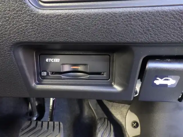 日産 セレナ e－パワー ハイウェイスター V 千葉県 2025(令7)年 0.1千km パールⅡ e-POWER　ハイウエイスターV　ヘッドランプ オートレベライザー+アダプティブLEDヘッドライトシステム+インテリジェント アラウンドビューモニター（移動物 検知機能付）+インテリジェント ルームミラー+アドバンスドドライブアシストディスプレイ（12.3インチカラーディスプレイ）+統合型インターフェースディスプレイ+ワイヤレス充電器+6スピーカー+NissanConnectナビゲーションシステム（地デジ内蔵）+車載通信ユニット（TCU［Telematics Control Unit］）+ETC2.0ユニット（ビルトインタイプ）+ドライブレコーダー（前後セット）+プロパイロット（ナビリンク機能付）+プロパイロット緊急停止支援システム（SOSコール機能付）+SOSコール（488/400円）/エマージェンシーブレーキ/プロパイロット/インテリジェントクルーズコントロール/インテリジェントルームミラー/ハンズフリー両側パワースライドドア/純正コネクトナビ/地デジTV/【Bluetooth接続】/アラウンドビューモニター/ドライブレコーダー/ワイヤレス充電/革巻きステアリング/ステアリングスイッチ/LEDヘッドライト/フォグライト/ウインカーミラー/コーナーセンサー/純正16インチアルミホイル