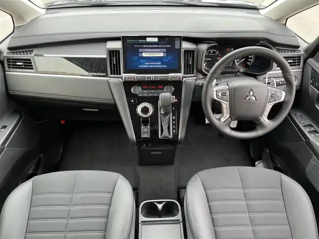 三菱 デリカＤ：５ シャモニー 東京都 2025(令7)年 0.1千km 黒Ⅱ 登録済未使用車　/純正１１型メモリナビフルセグ　/・BluetoothAudio/HDMI/USB/・CD/SD/DVD/AM/FM/純正１２型後席モニター　/アラウンドビュー モニター/ｅアシスト　/（予防安全技術）/・衝突被害軽減ブレーキシステム/・車線逸脱警報システム/・レーダークルーズコントロール　/・オートマチックハイビーム/・誤発進抑制機能/・後退時車両検知機能/ハーフレザーシート/両側パワースライドドア　/パワーバックドア　/アイドリングストップ/スペアキーX１/保証書＆取説