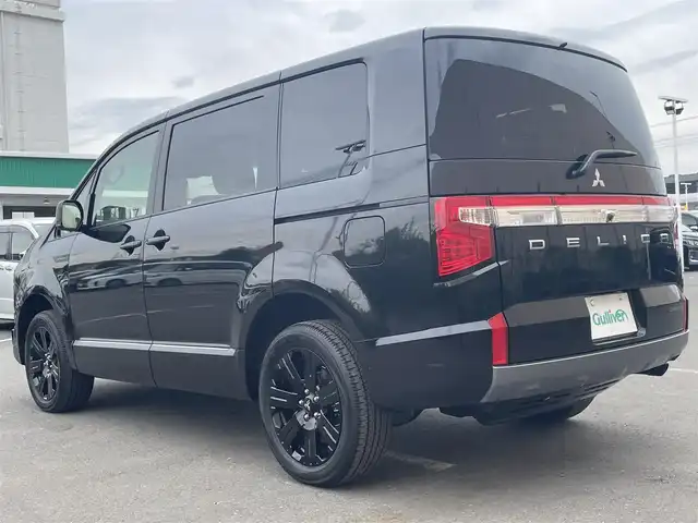 三菱 デリカＤ：５ シャモニー 東京都 2025(令7)年 0.1千km 黒Ⅱ 登録済未使用車　/純正１１型メモリナビフルセグ　/・BluetoothAudio/HDMI/USB/・CD/SD/DVD/AM/FM/純正１２型後席モニター　/アラウンドビュー モニター/ｅアシスト　/（予防安全技術）/・衝突被害軽減ブレーキシステム/・車線逸脱警報システム/・レーダークルーズコントロール　/・オートマチックハイビーム/・誤発進抑制機能/・後退時車両検知機能/ハーフレザーシート/両側パワースライドドア　/パワーバックドア　/アイドリングストップ/スペアキーX１/保証書＆取説