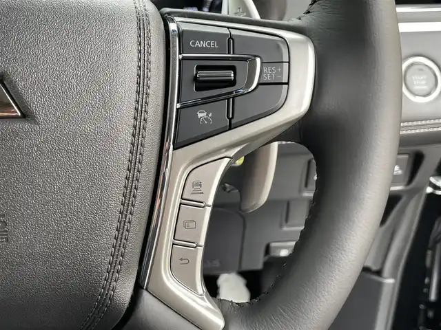 三菱 デリカＤ：５ シャモニー 東京都 2025(令7)年 0.1千km 黒Ⅱ 登録済未使用車　/純正１１型メモリナビフルセグ　/・BluetoothAudio/HDMI/USB/・CD/SD/DVD/AM/FM/純正１２型後席モニター　/アラウンドビュー モニター/ｅアシスト　/（予防安全技術）/・衝突被害軽減ブレーキシステム/・車線逸脱警報システム/・レーダークルーズコントロール　/・オートマチックハイビーム/・誤発進抑制機能/・後退時車両検知機能/ハーフレザーシート/両側パワースライドドア　/パワーバックドア　/アイドリングストップ/スペアキーX１/保証書＆取説