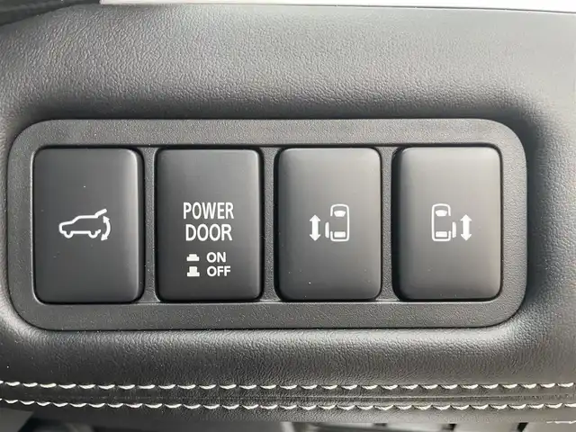 三菱 デリカＤ：５ シャモニー 東京都 2025(令7)年 0.1千km 黒Ⅱ 登録済未使用車　/純正１１型メモリナビフルセグ　/・BluetoothAudio/HDMI/USB/・CD/SD/DVD/AM/FM/純正１２型後席モニター　/アラウンドビュー モニター/ｅアシスト　/（予防安全技術）/・衝突被害軽減ブレーキシステム/・車線逸脱警報システム/・レーダークルーズコントロール　/・オートマチックハイビーム/・誤発進抑制機能/・後退時車両検知機能/ハーフレザーシート/両側パワースライドドア　/パワーバックドア　/アイドリングストップ/スペアキーX１/保証書＆取説