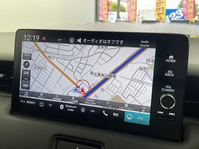 ホンダ ヴェゼル ハイブリッド e:HEV Z 大阪府 2025(令7)年 0.1千km プラチナホワイトパール 純正9インチディスプレイオーディオ/【ナビ有/AM/FM/Bluetooth/フルセグTV】/バックカメラ/ビルトインETC2.0/置くだけ充電/電動パーキングブレーキ/ホンダセンシング/・衝突軽減ブレーキ(CMBS)/・路外逸脱抑制機能/・アダプティブ・クルーズ・コントロール/・車線維持支援システム/・トラフィックジャムアシスト/・急アクセル抑制機能/・標識認識機能/・ブラインドスポットモニター/純正18インチAW/スペアキー×1