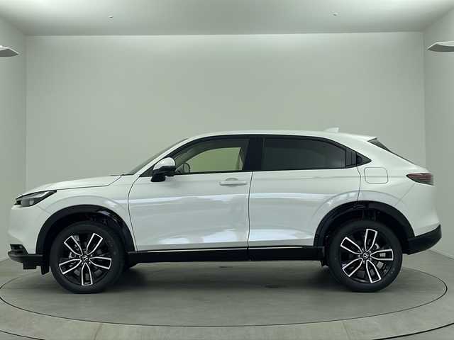 ホンダ ヴェゼル ハイブリッド e:HEV Z 大阪府 2025(令7)年 0.1千km プラチナホワイトパール 純正9インチディスプレイオーディオ/【ナビ有/AM/FM/Bluetooth/フルセグTV】/バックカメラ/ビルトインETC2.0/置くだけ充電/電動パーキングブレーキ/ホンダセンシング/・衝突軽減ブレーキ(CMBS)/・路外逸脱抑制機能/・アダプティブ・クルーズ・コントロール/・車線維持支援システム/・トラフィックジャムアシスト/・急アクセル抑制機能/・標識認識機能/・ブラインドスポットモニター/純正18インチAW/スペアキー×1