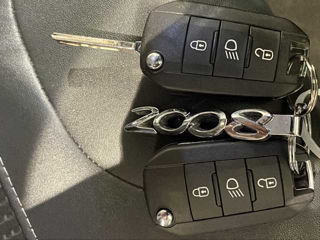 プジョー ２００８ アリュール 新潟県 2019(平31)年 3.5万km 白 バックカメラ/Bluetooth通話/ETC/シートヒーター（D席、N席）/ドライブレコーダー/クルーズコントロール/横滑り防止装置/レーンアシスト/盗難防止装置/衝突被害軽減システム/アイドリングストップ/ディスプレイオーディオ
