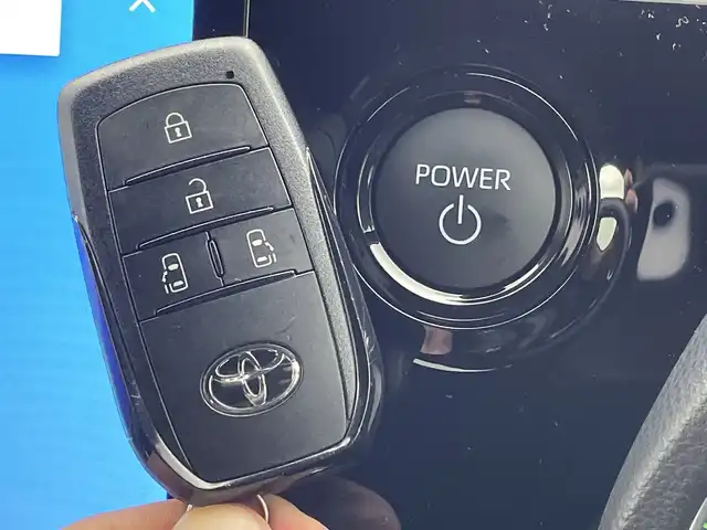 トヨタ ヴォクシー ハイブリッド S－G 群馬県 2025(令7)年 0.7万km ホワイトパールクリスタルシャイン 純正１０．５型ナビ　バックカメラ　衝突被害軽減ブレーキ　アダプティブクルーズコントロール　両側電動スライドドア　ビルトインETC ハーフレザーシート　オートハイビーム　純正ビルトインETC2.0 禁煙
