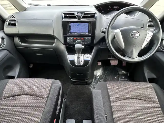 日産 セレナ HWS S HV Vセレ +Sefty 佐賀県 2015(平27)年 10.4万km ブリリアントホワイトパール 社外メモリーナビゲーション/・フルセグTV/CD/DVD/SD/USB/Bluetooth/フリップダウンモニター/バックカメラ/ETC/両側パワースライドドア/後席エアコン/後席サンシェード/ISOFIX対応/革巻きステアリング/純正16インチアルミホイール/純正LEDヘッドライト/純正フォグランプ/純正フロアマット/純正ドアバイザ―/新車保証書/取扱説明書/スペアキー１本/クルーズコントロール/レーンディパーチャーワーニング/横滑り防止装置