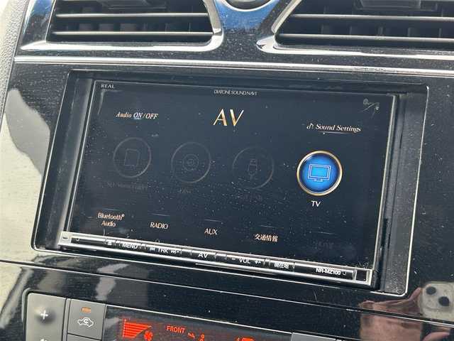 日産 セレナ HWS S HV Vセレ +Sefty 佐賀県 2015(平27)年 10.4万km ブリリアントホワイトパール 社外メモリーナビゲーション/・フルセグTV/CD/DVD/SD/USB/Bluetooth/フリップダウンモニター/バックカメラ/ETC/両側パワースライドドア/後席エアコン/後席サンシェード/ISOFIX対応/革巻きステアリング/純正16インチアルミホイール/純正LEDヘッドライト/純正フォグランプ/純正フロアマット/純正ドアバイザ―/新車保証書/取扱説明書/スペアキー１本/クルーズコントロール/レーンディパーチャーワーニング/横滑り防止装置