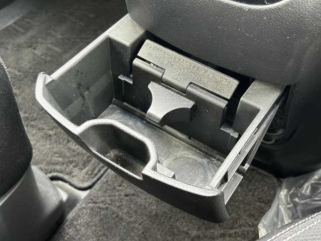 日産 セレナ HWS S HV Vセレ +Sefty 佐賀県 2015(平27)年 10.4万km ブリリアントホワイトパール 社外メモリーナビゲーション/・フルセグTV/CD/DVD/SD/USB/Bluetooth/フリップダウンモニター/バックカメラ/ETC/両側パワースライドドア/後席エアコン/後席サンシェード/ISOFIX対応/革巻きステアリング/純正16インチアルミホイール/純正LEDヘッドライト/純正フォグランプ/純正フロアマット/純正ドアバイザ―/新車保証書/取扱説明書/スペアキー１本/クルーズコントロール/レーンディパーチャーワーニング/横滑り防止装置