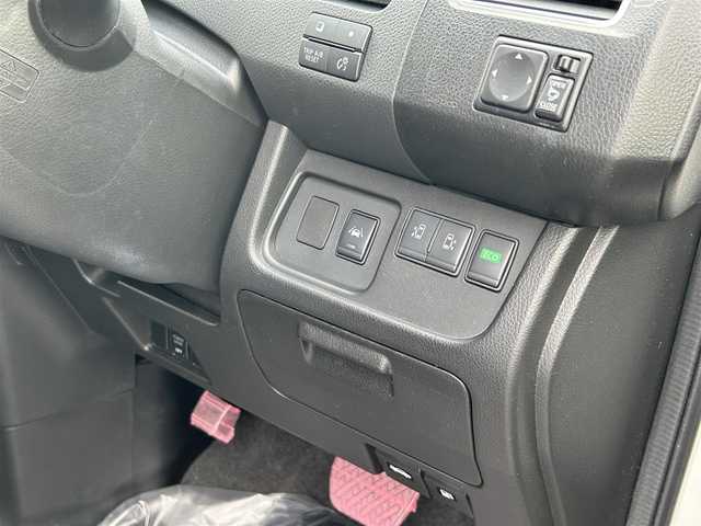 日産 セレナ HWS S HV Vセレ +Sefty 佐賀県 2015(平27)年 10.4万km ブリリアントホワイトパール 社外メモリーナビゲーション/・フルセグTV/CD/DVD/SD/USB/Bluetooth/フリップダウンモニター/バックカメラ/ETC/両側パワースライドドア/後席エアコン/後席サンシェード/ISOFIX対応/革巻きステアリング/純正16インチアルミホイール/純正LEDヘッドライト/純正フォグランプ/純正フロアマット/純正ドアバイザ―/新車保証書/取扱説明書/スペアキー１本/クルーズコントロール/レーンディパーチャーワーニング/横滑り防止装置