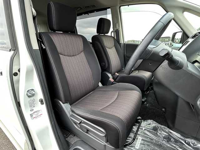 日産 セレナ HWS S HV Vセレ +Sefty 佐賀県 2015(平27)年 10.4万km ブリリアントホワイトパール 社外メモリーナビゲーション/・フルセグTV/CD/DVD/SD/USB/Bluetooth/フリップダウンモニター/バックカメラ/ETC/両側パワースライドドア/後席エアコン/後席サンシェード/ISOFIX対応/革巻きステアリング/純正16インチアルミホイール/純正LEDヘッドライト/純正フォグランプ/純正フロアマット/純正ドアバイザ―/新車保証書/取扱説明書/スペアキー１本/クルーズコントロール/レーンディパーチャーワーニング/横滑り防止装置