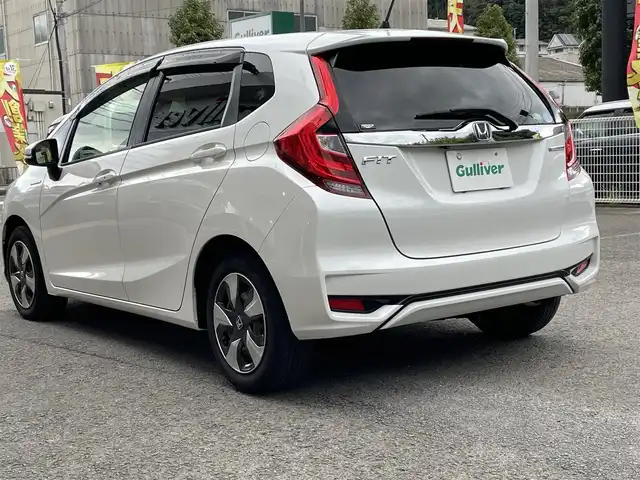 ホンダ フィット ハイブリット Fコンフォートエディション 長崎県 2019(令1)年 10.3万km プラチナホワイトパール 登録時102565km/純正ナビ/・TV/・Bluetooth/・DVD/ビルトインETC/バックカメラ/シートヒーター/レーダークルーズコントロール/ドライブレコーダー/電動格納ミラー/ドアバイザー