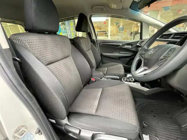 ホンダ フィット ハイブリット Fコンフォートエディション 長崎県 2019(令1)年 10.3万km プラチナホワイトパール 登録時102565km/純正ナビ/・TV/・Bluetooth/・DVD/ビルトインETC/バックカメラ/シートヒーター/レーダークルーズコントロール/ドライブレコーダー/電動格納ミラー/ドアバイザー