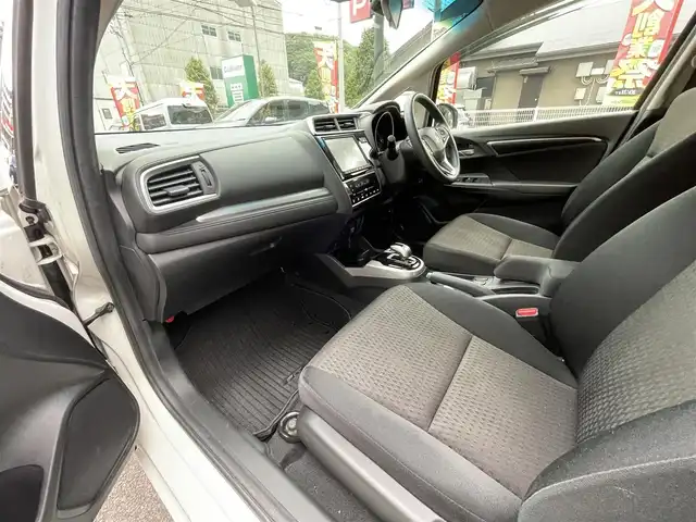 ホンダ フィット ハイブリット Fコンフォートエディション 長崎県 2019(令1)年 10.3万km プラチナホワイトパール 登録時102565km/純正ナビ/・TV/・Bluetooth/・DVD/ビルトインETC/バックカメラ/シートヒーター/レーダークルーズコントロール/ドライブレコーダー/電動格納ミラー/ドアバイザー