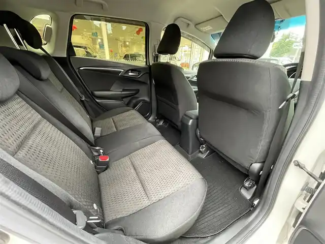 ホンダ フィット ハイブリット Fコンフォートエディション 長崎県 2019(令1)年 10.3万km プラチナホワイトパール 登録時102565km/純正ナビ/・TV/・Bluetooth/・DVD/ビルトインETC/バックカメラ/シートヒーター/レーダークルーズコントロール/ドライブレコーダー/電動格納ミラー/ドアバイザー