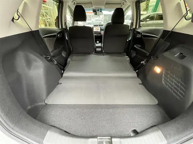 ホンダ フィット ハイブリット Fコンフォートエディション 長崎県 2019(令1)年 10.3万km プラチナホワイトパール 登録時102565km/純正ナビ/・TV/・Bluetooth/・DVD/ビルトインETC/バックカメラ/シートヒーター/レーダークルーズコントロール/ドライブレコーダー/電動格納ミラー/ドアバイザー