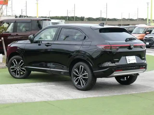 ホンダ ヴェゼル ハイブリッド e:HEV Z 千葉県 2025(令7)年 0.1千km クリスタルブラックパール e:HEV Z　4VC4AZ　Honda CONNECTディスプレー+ETC2.0車載器+ワイヤレス充電器(231000)/ホンダセンシング/・衝突軽減ブレーキ（CMBS）/・車線維持支援システム（LKAS）/・アダプティブクルーズコントロール（ACC）/・ブラインドスポットインフォメーション/・後方誤発進抑制機能/・誤発進抑制機能/パワーバックドア/ハーフレザーシート/前席シートヒーター/純正コネクトナビ/地デジTV/【Bluetooth接続】/【Apple CarPlay　Android Auto対応】/バックカメラ/ワイヤレス充電/革巻きステアリング/ステアリングスイッチ/パドルシフト/ETC（2.0）/LEDヘッドライト/フォグライト/ウインカーミラー/コーナーセンサー/純正18インチアルミホイル/サイド/カーテンエアバッグ/Honda スマートキー