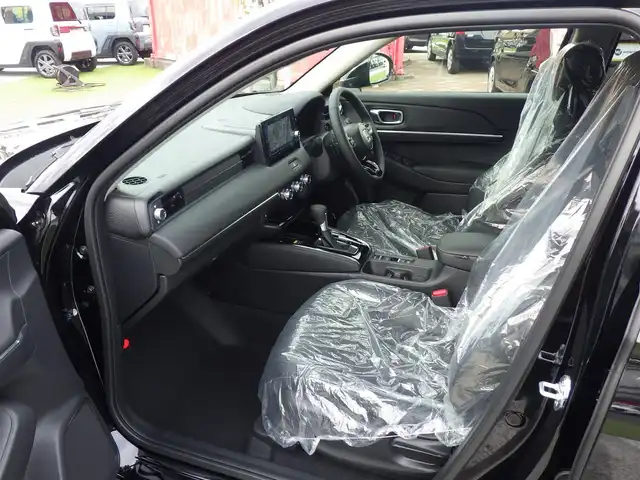 ホンダ ヴェゼル ハイブリッド e:HEV Z 千葉県 2025(令7)年 0.1千km クリスタルブラックパール e:HEV Z　4VC4AZ　Honda CONNECTディスプレー+ETC2.0車載器+ワイヤレス充電器(231000)/ホンダセンシング/・衝突軽減ブレーキ（CMBS）/・車線維持支援システム（LKAS）/・アダプティブクルーズコントロール（ACC）/・ブラインドスポットインフォメーション/・後方誤発進抑制機能/・誤発進抑制機能/パワーバックドア/ハーフレザーシート/前席シートヒーター/純正コネクトナビ/地デジTV/【Bluetooth接続】/【Apple CarPlay　Android Auto対応】/バックカメラ/ワイヤレス充電/革巻きステアリング/ステアリングスイッチ/パドルシフト/ETC（2.0）/LEDヘッドライト/フォグライト/ウインカーミラー/コーナーセンサー/純正18インチアルミホイル/サイド/カーテンエアバッグ/Honda スマートキー